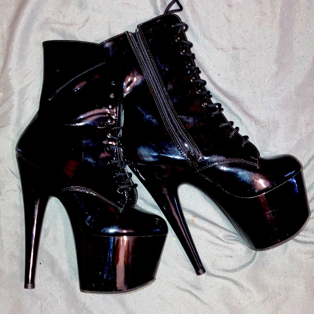 Pleaser 7 inch Stripper boots
